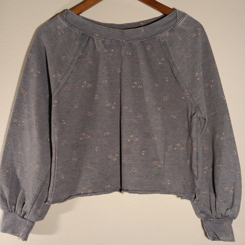 Wallflower Boxy Cropped Sweatshirt. Floral print with raw edges style. SZ Large